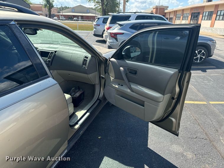 image for item NR9855 2003 Infiniti FX35 SUV