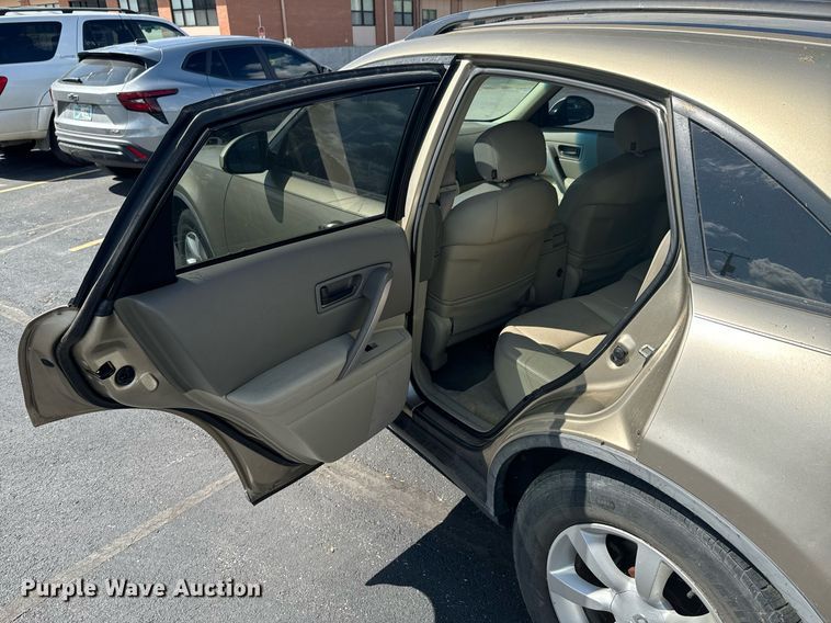 image for item NR9855 2003 Infiniti FX35 SUV