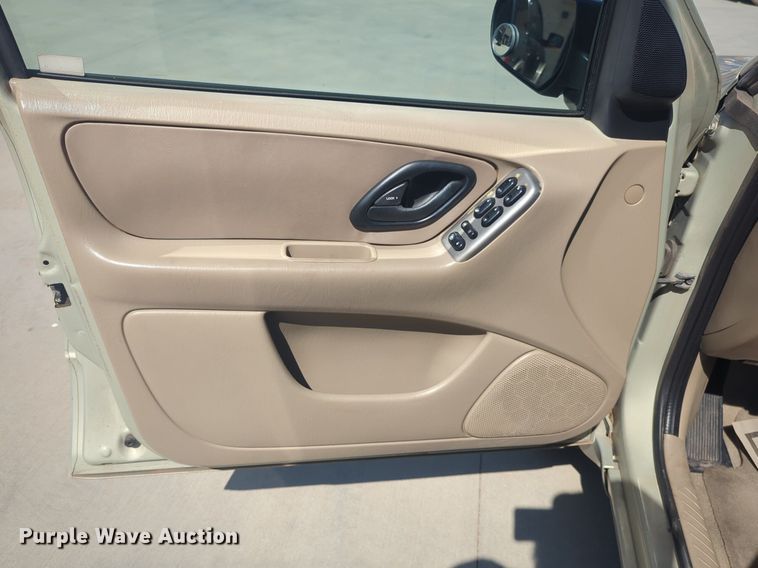 image for item NW9638 2004 Ford Escape SUV