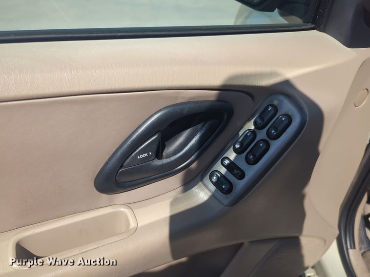 image for item NW9638 2004 Ford Escape SUV