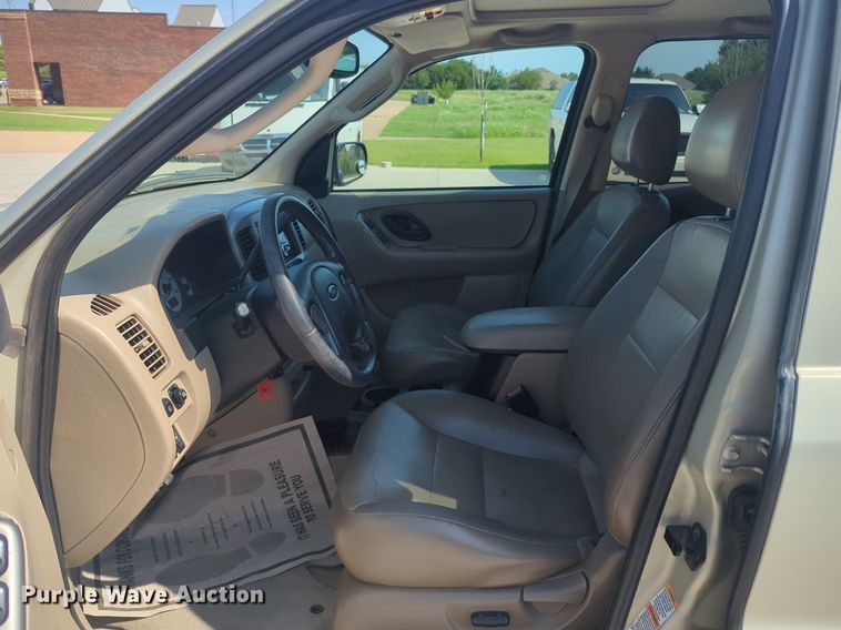 image for item NW9638 2004 Ford Escape SUV