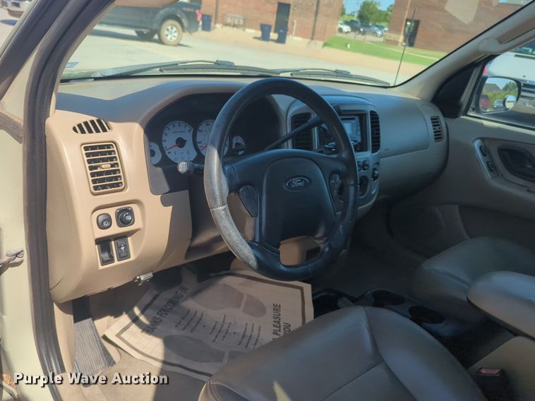 image for item NW9638 2004 Ford Escape SUV