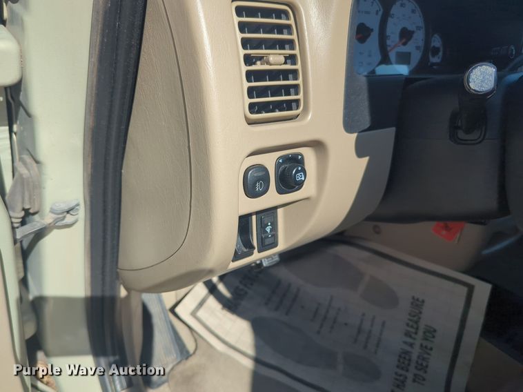 image for item NW9638 2004 Ford Escape SUV