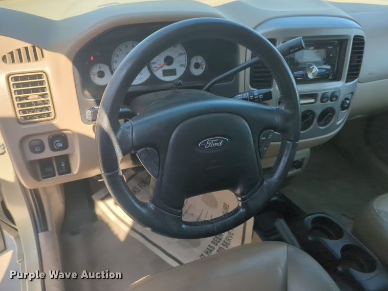 image for item NW9638 2004 Ford Escape SUV