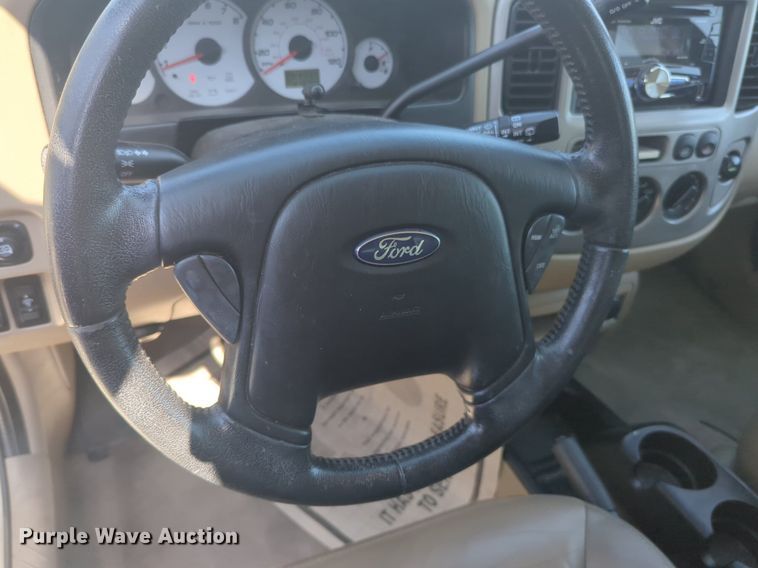 image for item NW9638 2004 Ford Escape SUV