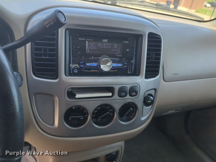 image for item NW9638 2004 Ford Escape SUV