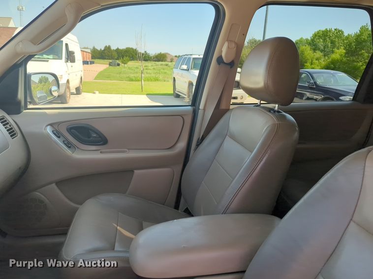 image for item NW9638 2004 Ford Escape SUV