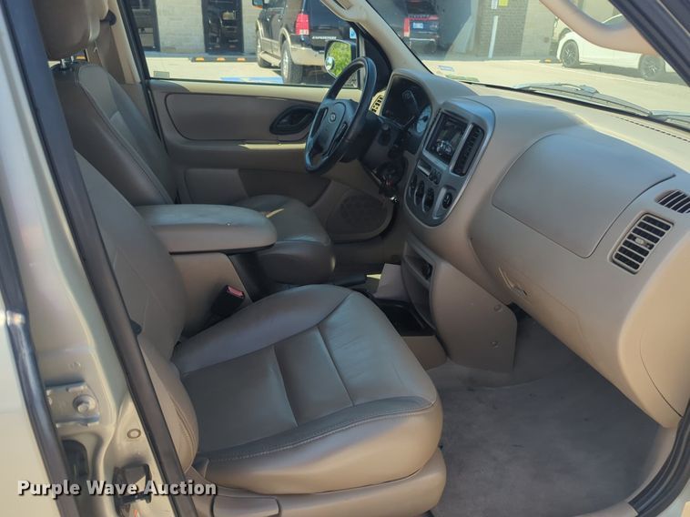 image for item NW9638 2004 Ford Escape SUV