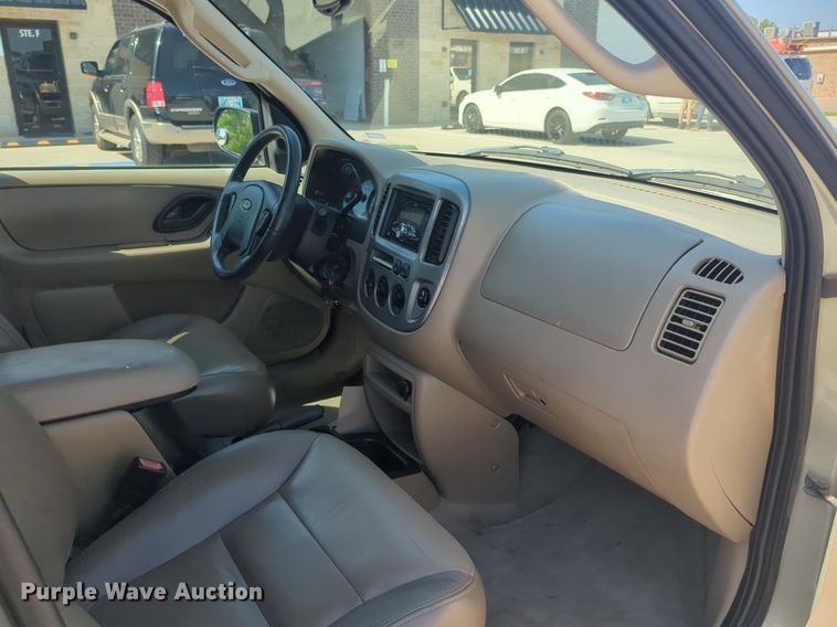 image for item NW9638 2004 Ford Escape SUV