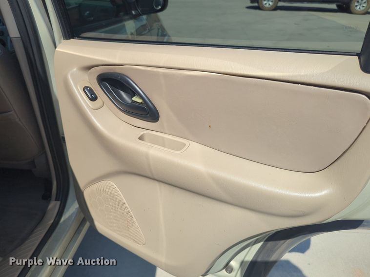 image for item NW9638 2004 Ford Escape SUV