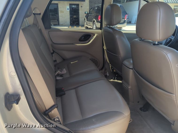 image for item NW9638 2004 Ford Escape SUV