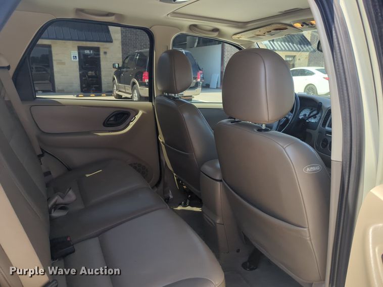 image for item NW9638 2004 Ford Escape SUV