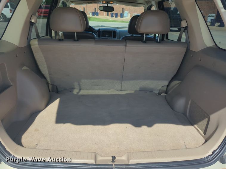 image for item NW9638 2004 Ford Escape SUV