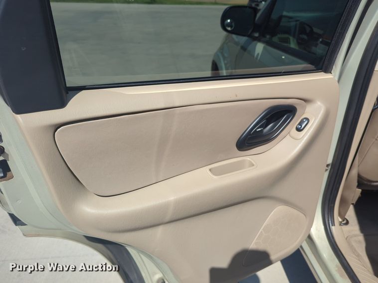 image for item NW9638 2004 Ford Escape SUV