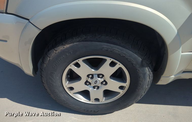 image for item NW9638 2004 Ford Escape SUV