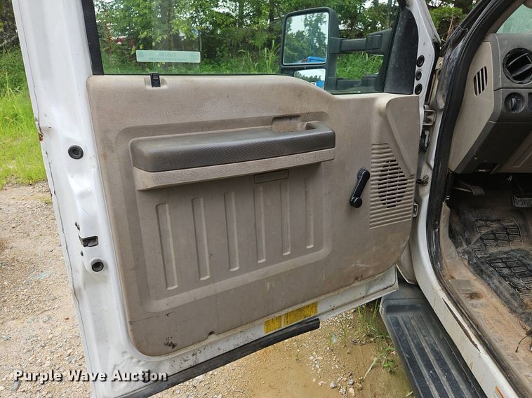 image for item OJ9796 2010 Ford F550 Super Duty XL  flatbed truck