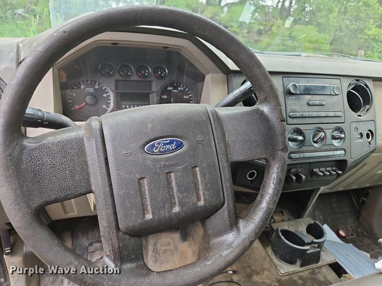 image for item OJ9796 2010 Ford F550 Super Duty XL  flatbed truck