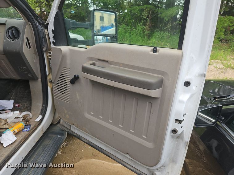 image for item OJ9796 2010 Ford F550 Super Duty XL  flatbed truck