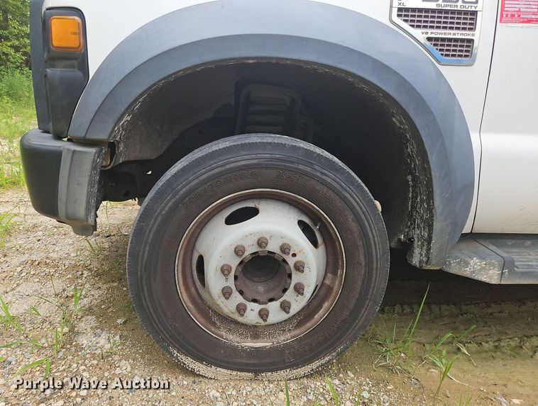 image for item OJ9796 2010 Ford F550 Super Duty XL  flatbed truck