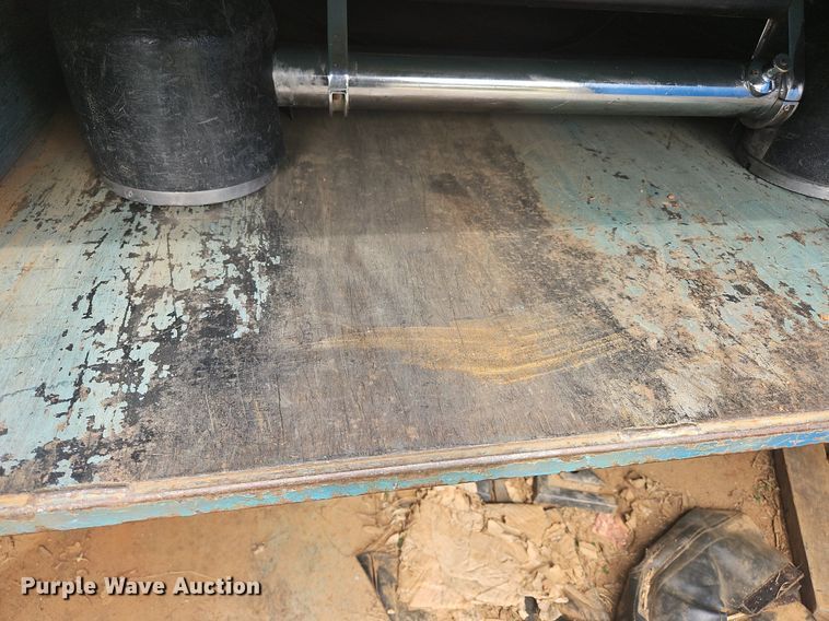 image for item OJ9797 2013 Ford F550 XL flatbed truck