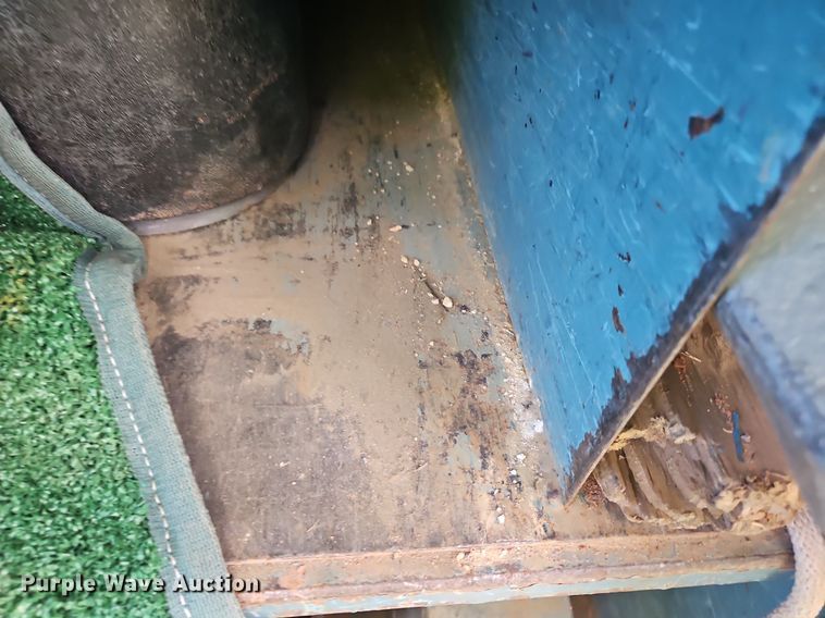 image for item OJ9797 2013 Ford F550 XL flatbed truck