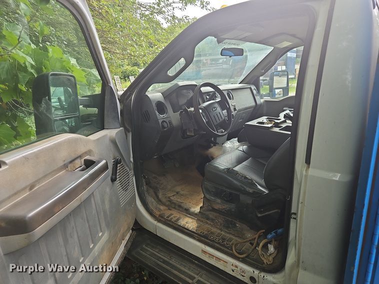 image for item OJ9797 2013 Ford F550 XL flatbed truck