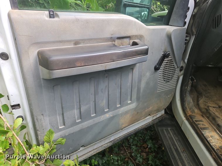 image for item OJ9797 2013 Ford F550 XL flatbed truck