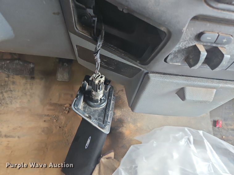 image for item OJ9797 2013 Ford F550 XL flatbed truck