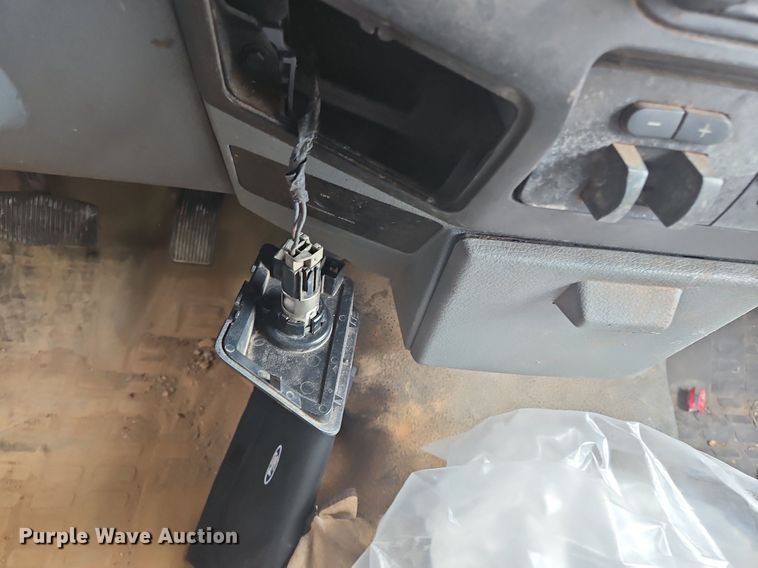 image for item OJ9797 2013 Ford F550 XL flatbed truck