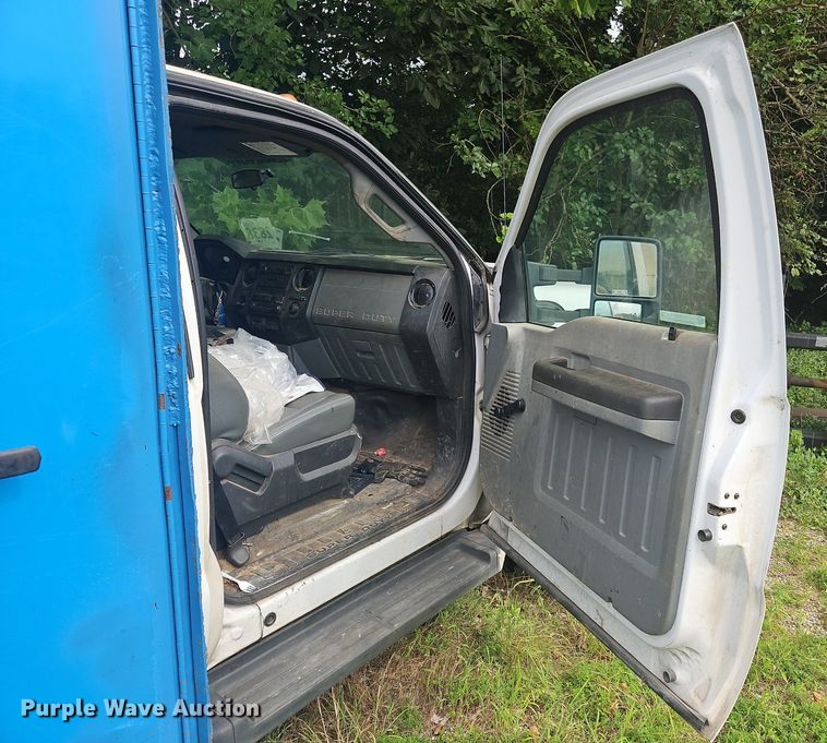 image for item OJ9797 2013 Ford F550 XL flatbed truck