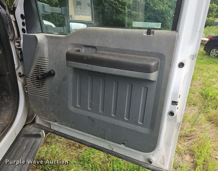 image for item OJ9797 2013 Ford F550 XL flatbed truck