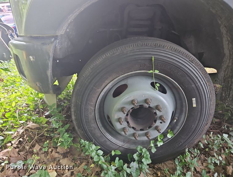 image for item OJ9797 2013 Ford F550 XL flatbed truck