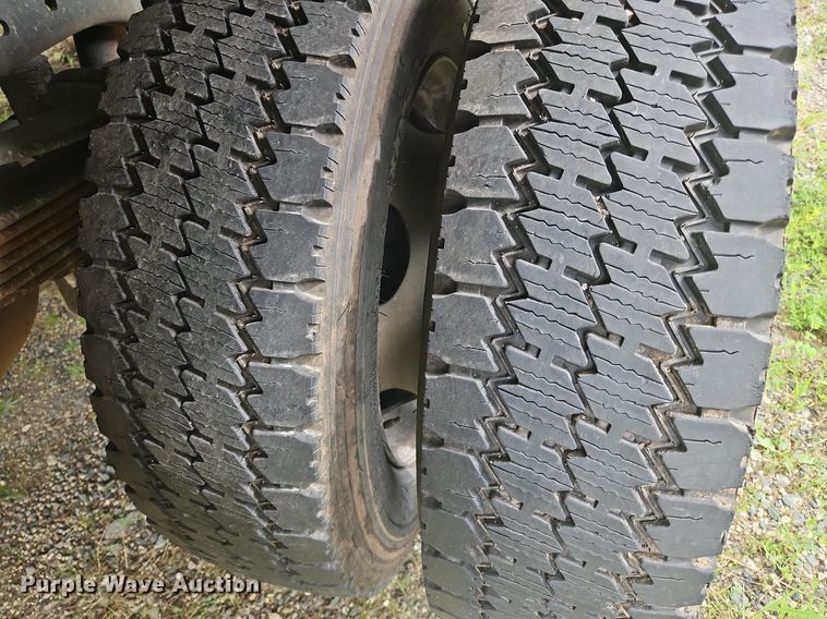 image for item OJ9797 2013 Ford F550 XL flatbed truck