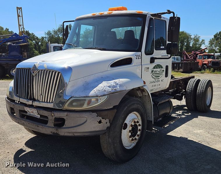 image for item OJ9835 2003 International  MA025 truck cab and chassis