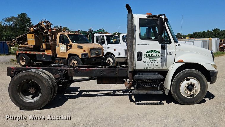 image for item OJ9835 2003 International  MA025 truck cab and chassis