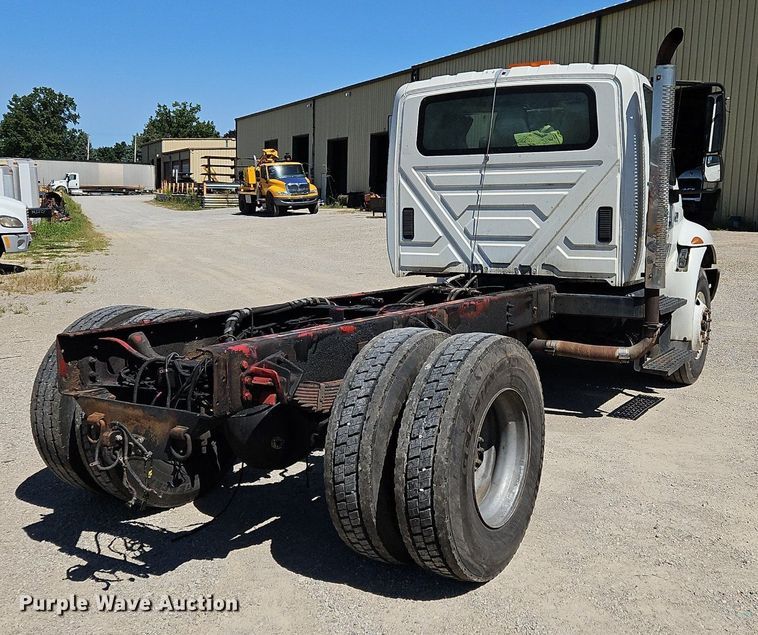 image for item OJ9835 2003 International  MA025 truck cab and chassis