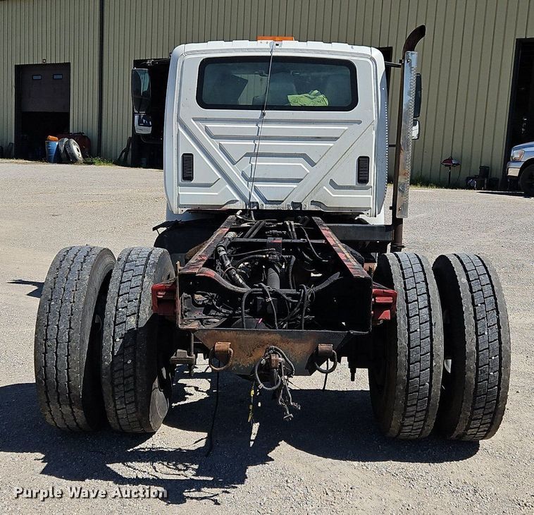 image for item OJ9835 2003 International  MA025 truck cab and chassis