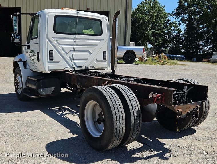 image for item OJ9835 2003 International  MA025 truck cab and chassis