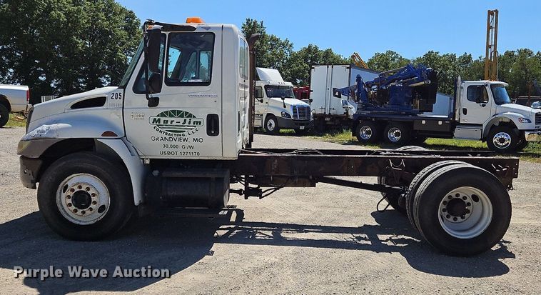 image for item OJ9835 2003 International  MA025 truck cab and chassis