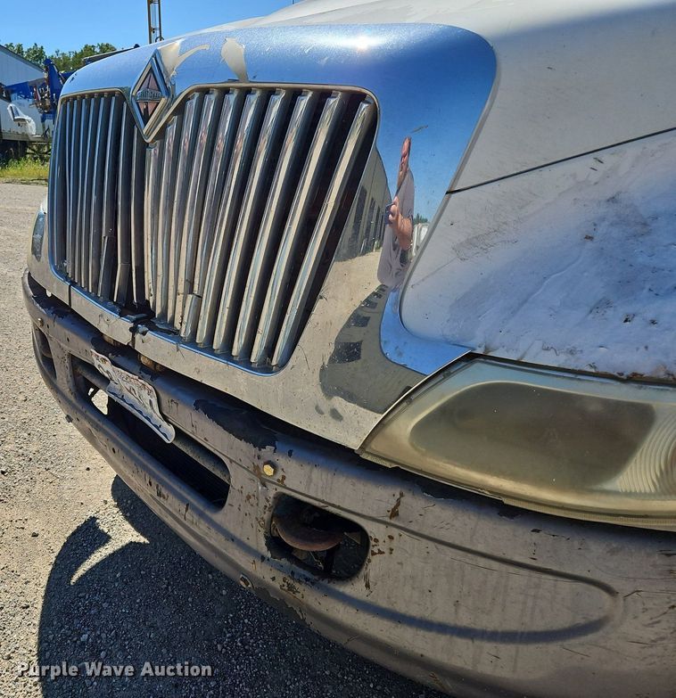 image for item OJ9835 2003 International  MA025 truck cab and chassis