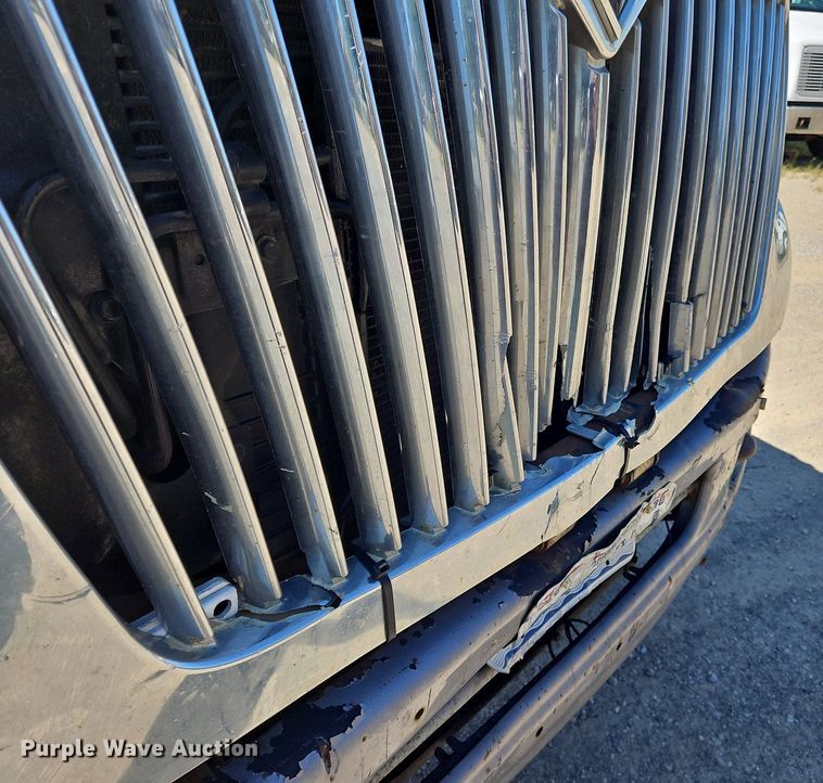 image for item OJ9835 2003 International  MA025 truck cab and chassis