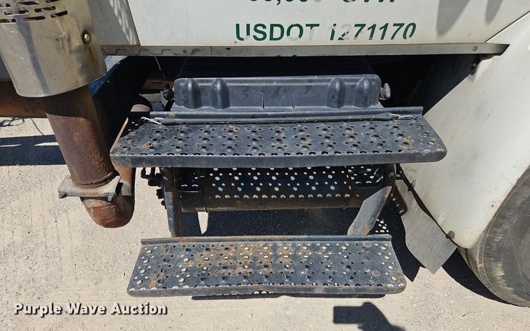 image for item OJ9835 2003 International  MA025 truck cab and chassis