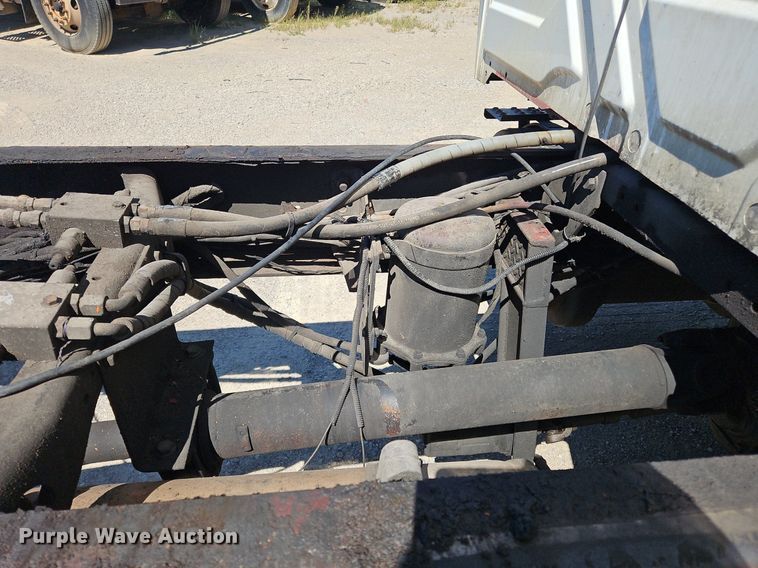 image for item OJ9835 2003 International  MA025 truck cab and chassis