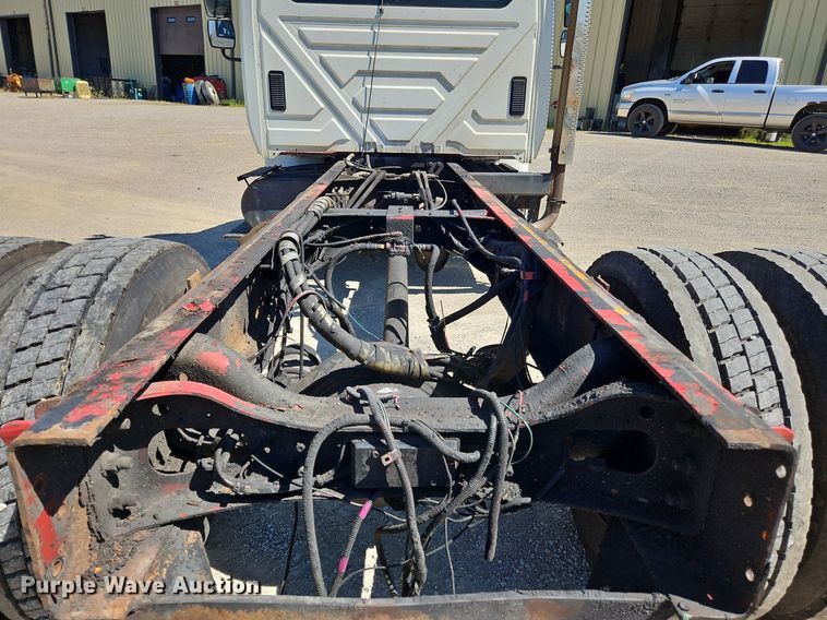 image for item OJ9835 2003 International  MA025 truck cab and chassis