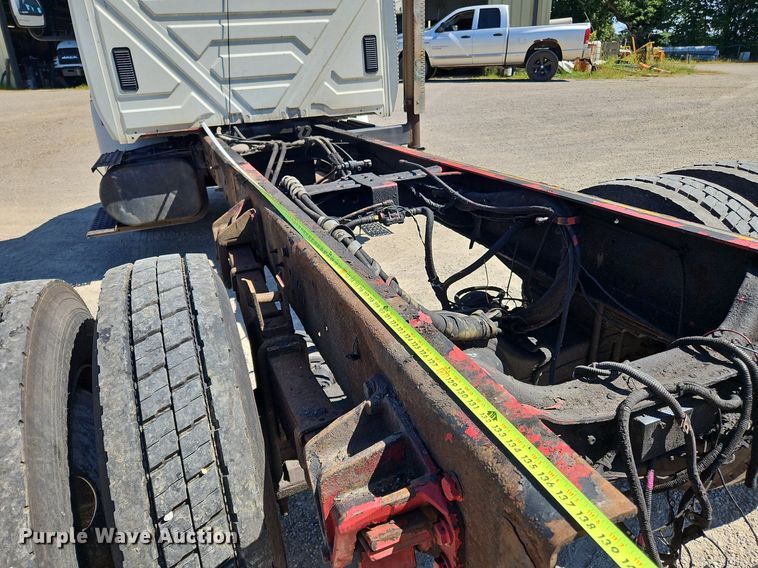 image for item OJ9835 2003 International  MA025 truck cab and chassis