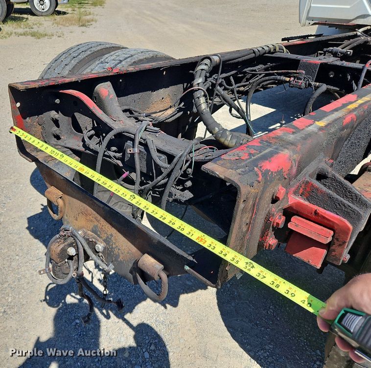 image for item OJ9835 2003 International  MA025 truck cab and chassis