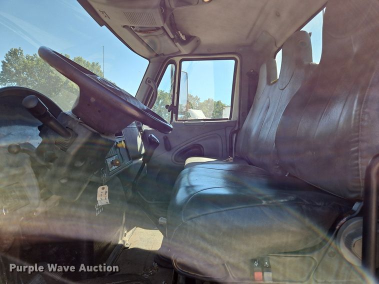 image for item OJ9835 2003 International  MA025 truck cab and chassis