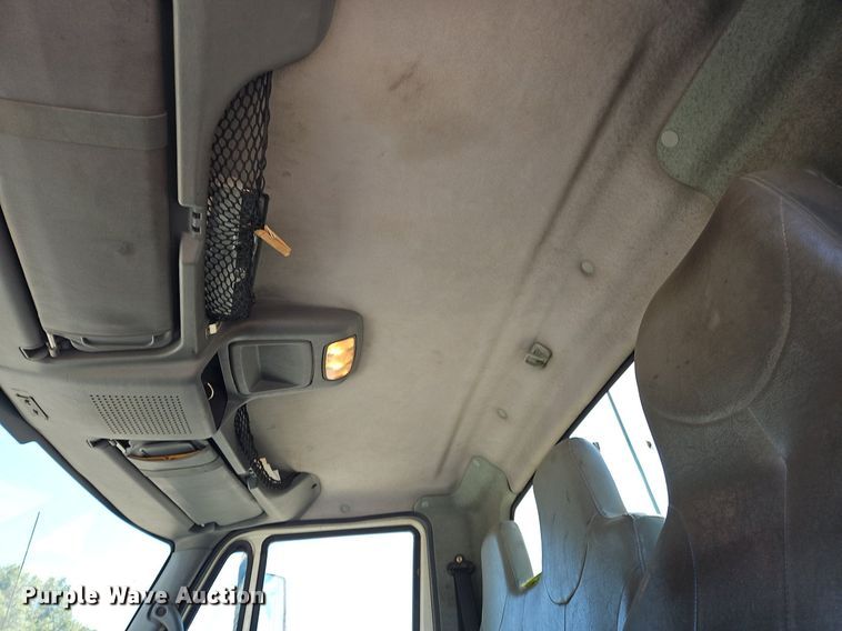 image for item OJ9835 2003 International  MA025 truck cab and chassis