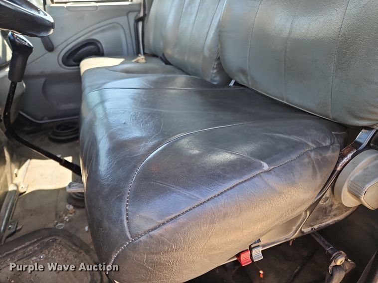 image for item OJ9835 2003 International  MA025 truck cab and chassis