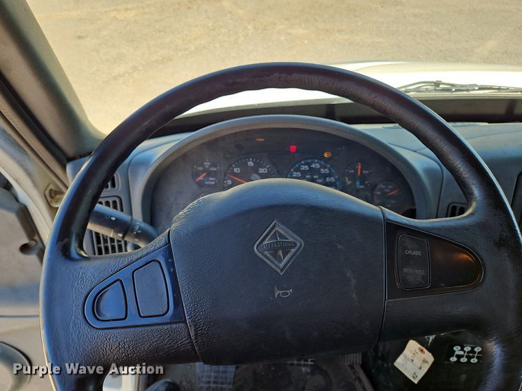 image for item OJ9835 2003 International  MA025 truck cab and chassis